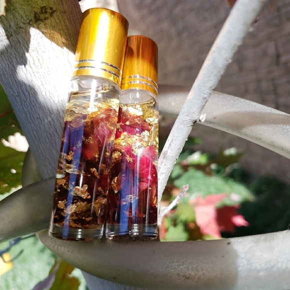 Rose Petal Lip Oil - Picture 2 of 5